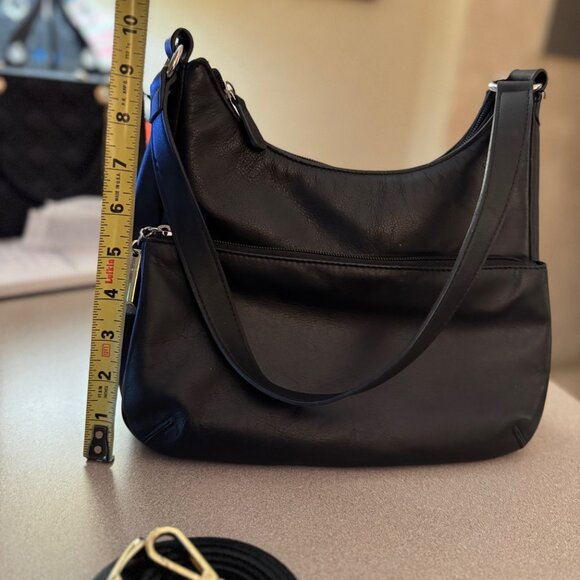 Giani Bernini black leather shoulder bag (#103) - Picture 2 of 5